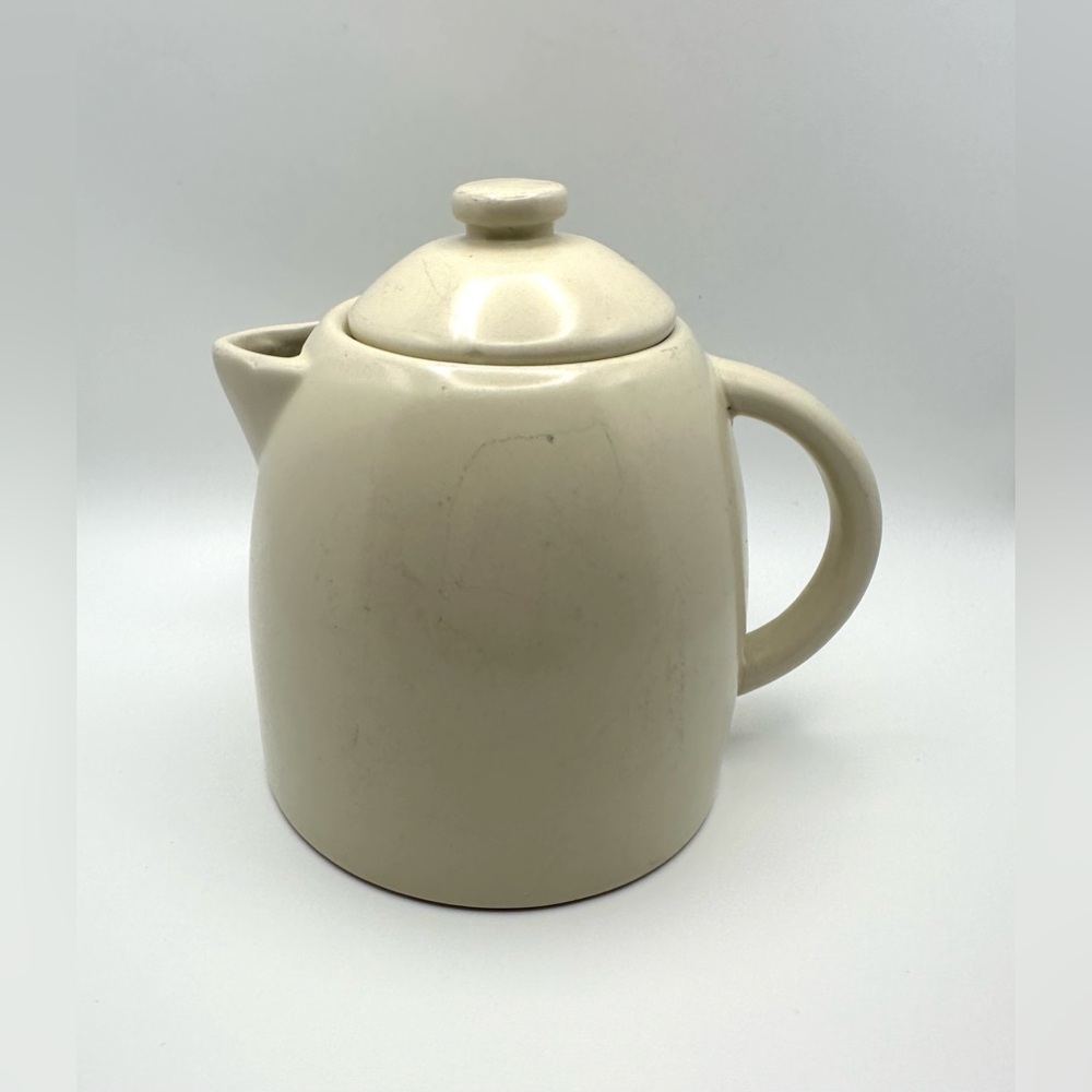 Starbucks Teapot 2011 Off White Ceramic Coffee Server with Lid 25 oz-Great Gift